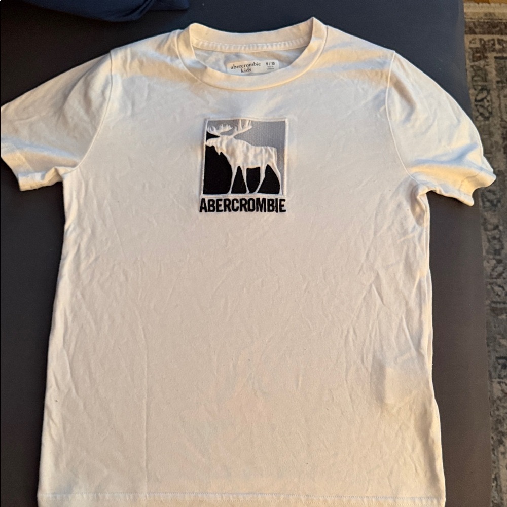 Abercrombie & Fitch Cream Tee with Moose Graphic